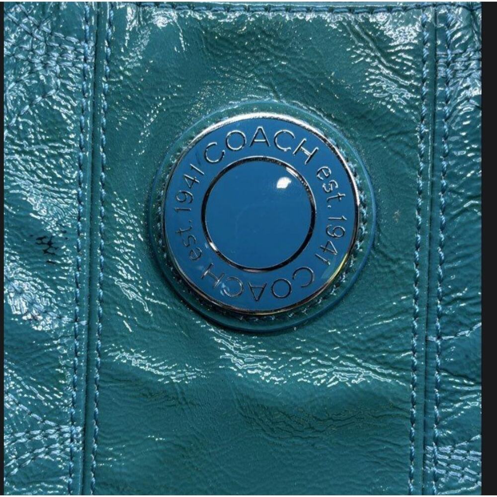 Coach F19282 Teal Patent Leather Shoulder Bag Authenticated - Picture 2 of 6